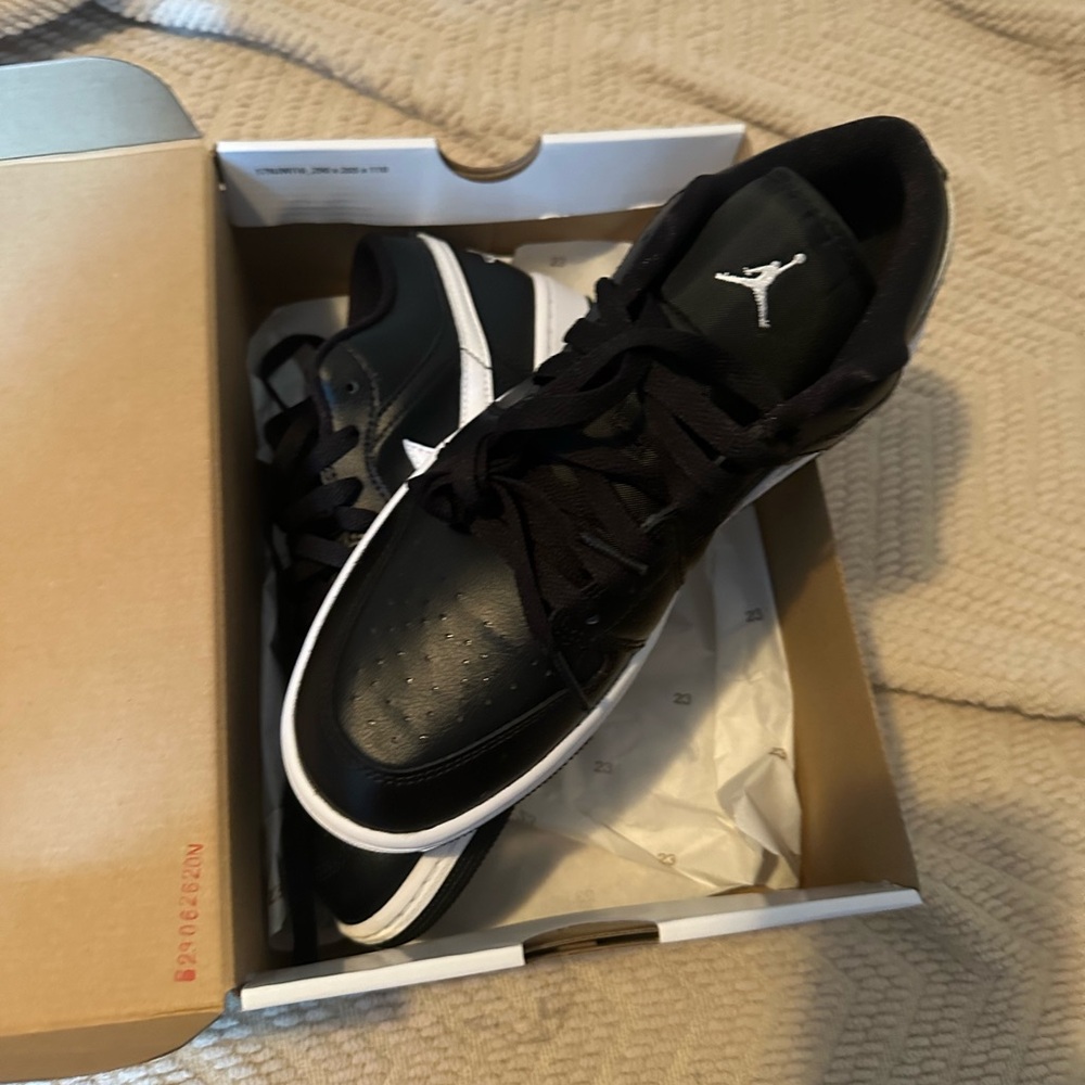 new unused. selling because they are not my size